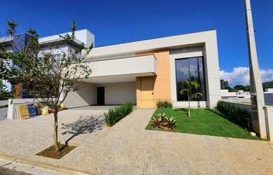 Imagem: A casa em condomínio possui 3 Dormitórios, 3 Banheiros, 4