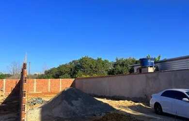 Imagem: O terreno à venda possui e está localizado em Guara, Brasília