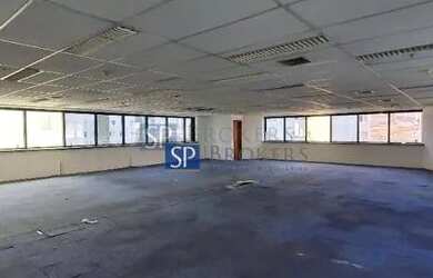 Imagem: O depósito possui 5 Vagas na garagem e 572m² de Área e está