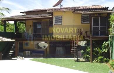 Imagem: A casa possui 3 Dormitórios, 2 Banheiros, 4 Vagas na garagem