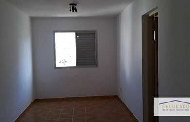 Imagem: O apartamento possui 1 Dormitório, 1 Banheiro, 1 Vaga na garagem