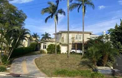 Imagem: A casa em condomínio possui 4 Dormitórios, 5 Banheiros, 5