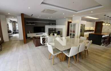 Imagem: A casa em condomínio possui 5 Dormitórios, 5 Banheiros, 2