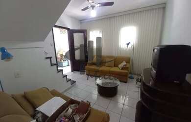 Imagem: A casa possui 2 Dormitórios, 1 Banheiro, 2 Vagas na garagem