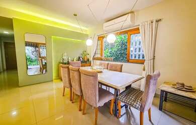 Imagem: A casa possui 3 Dormitórios, 3 Banheiros, 2 Vagas na garagem