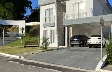 Imagem: A casa em condomínio possui 4 Dormitórios, 4 Banheiros, 4