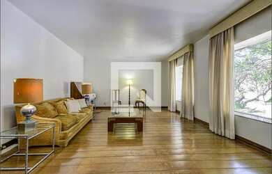 Imagem: A casa possui 3 Dormitórios, 5 Banheiros, 5 Vagas na garagem