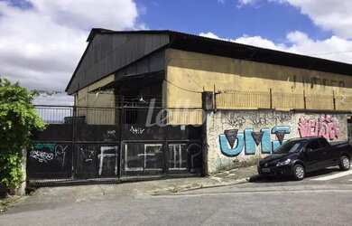 Imagem: O depósito possui 5 Vagas na garagem, 2.380m² de Área e