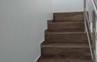 Imagem: A casa possui 3 Dormitórios, 2 Banheiros, 2 Vagas na garagem