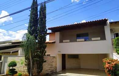 Imagem: A casa em condomínio possui 4 Dormitórios, 5 Banheiros, 4