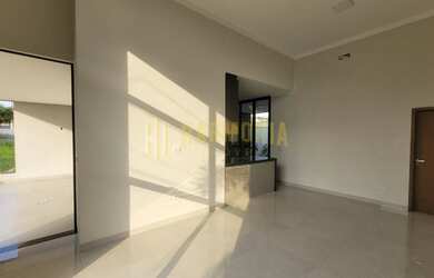 Imagem: A casa em condomínio possui 3 Dormitórios, 2 Banheiros, 4