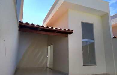 Imagem: A casa possui 2 Dormitórios, 2 Banheiros, 2 Vagas na garagem