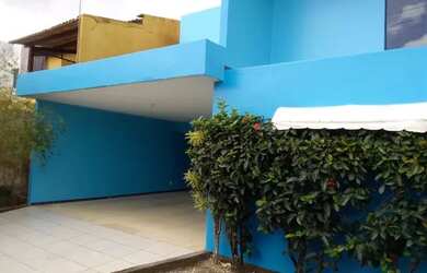 Imagem: A casa possui 5 Dormitórios, 5 Banheiros, 4 Vagas na garagem