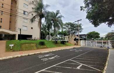 Imagem: O apartamento possui 3 Dormitórios, 1 Banheiro, 1 Vaga na garagem