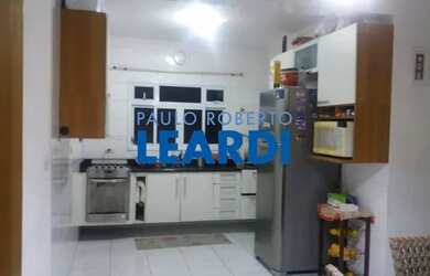 Imagem: A casa possui 4 Dormitórios, 4 Banheiros, 4 Vagas na garagem