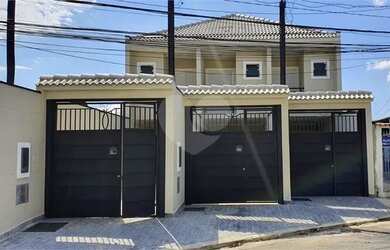 Imagem: A casa possui 3 Dormitórios, 4 Banheiros, 2 Vagas na garagem