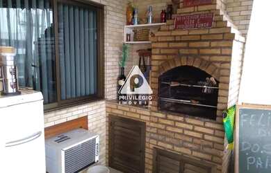 Imagem: O apartamento possui 4 Dormitórios, 3 Banheiros, 3 Vagas na