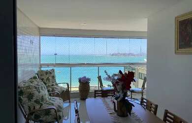 Imagem: O apartamento possui 3 Dormitórios, Acomodam 6 pessoas, 2 Vagas