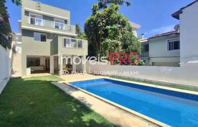 Imagem: A casa possui 4 Dormitórios, 5 Banheiros, 4 Vagas na garagem