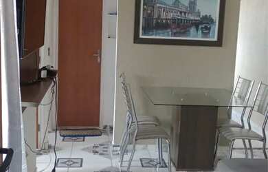 Imagem: O apartamento possui 2 Dormitórios, 1 Banheiro, 1 Vaga na garagem