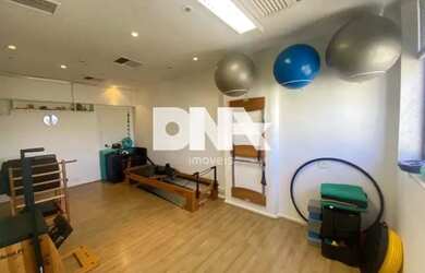 Imagem: O depósito possui 1 Vaga na garagem, 37m² de Área e está