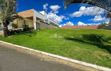 Imagem: O terreno possui 403m² de Área e está localizado em Senador