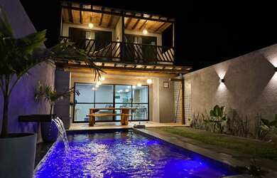 Imagem: A casa possui 4 Dormitórios, Acomodam 8 pessoas, 3 Vagas na