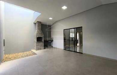 Imagem: A casa possui 2 Dormitórios, 1 Banheiro, 2 Vagas na garagem