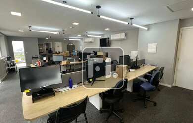 Imagem: O depósito possui 3 Vagas na garagem, 224m² de Área, Imóvel