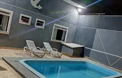 Imagem: A casa possui 4 Dormitórios, 4 Banheiros, 5 Vagas na garagem