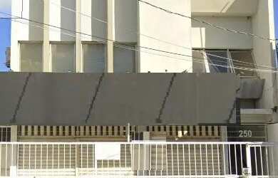 Imagem: A casa possui 3 Dormitórios, 3 Banheiros, 3 Vagas na garagem