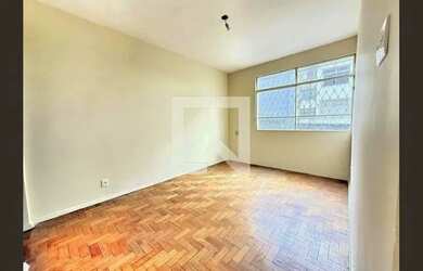 Imagem: O apartamento possui 3 Dormitórios, 1 Banheiro, 1 Vaga na garagem