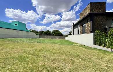 Imagem: O terreno possui 454m² de Área e está localizado em Loteamento