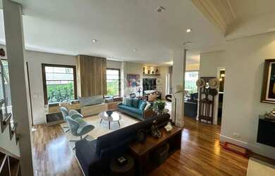 Imagem: A casa em condomínio possui 4 Dormitórios, 5 Banheiros, 3