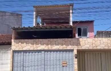 Imagem: A casa possui 2 Dormitórios, 1 Banheiro, 1 Vaga na garagem