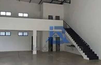 Imagem: O depósito possui 3 Vagas na garagem, 215m² de Área e Imóvel