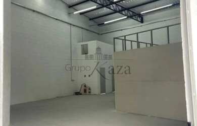 Imagem: O depósito possui 3 Vagas na garagem e 200m² de Área e está