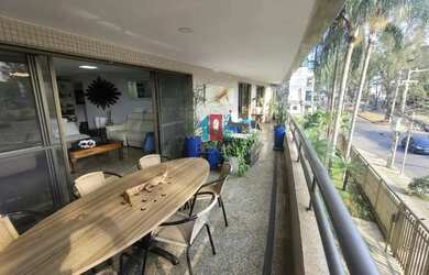 Imagem: O apartamento possui 4 Dormitórios, 5 Banheiros, 3 Vagas na