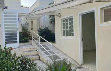 Imagem: A casa possui 5 Dormitórios, 5 Banheiros, 272m² de Área e