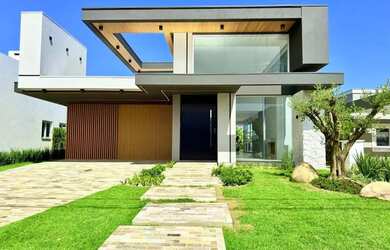 Imagem: A casa em condomínio possui 4 Dormitórios, 5 Banheiros, 2