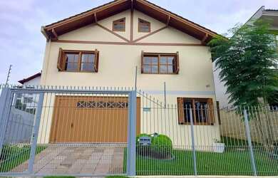 Imagem: A casa possui 2 Dormitórios, 3 Banheiros, 2 Vagas na garagem