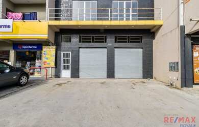 Imagem: O depósito possui 3 Vagas na garagem e 168m² de Área e está