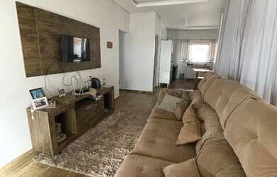 Imagem: A casa possui 2 Dormitórios, 2 Banheiros, 2 Vagas na garagem