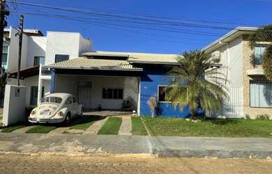 Imagem: A casa possui 3 Dormitórios, 2 Banheiros, 2 Vagas na garagem