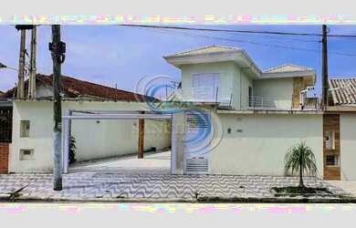 Imagem: A casa possui 3 Dormitórios, 1 Banheiro, 2 Vagas na garagem