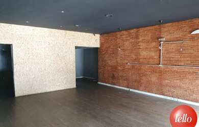 Imagem: O depósito possui 5 Vagas na garagem, 226m² de Área e está