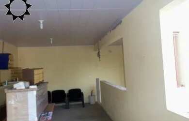 Imagem: A casa possui 3 Dormitórios, 1 Banheiro, 250m² de Área e