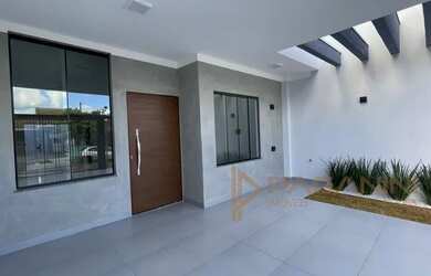 Imagem: A casa possui 3 Dormitórios, 2 Banheiros, 2 Vagas na garagem