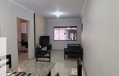 Imagem: A casa possui 4 Dormitórios, 2 Banheiros, 167m² de Área e