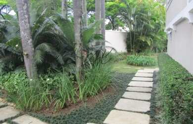 Imagem 3: Casa no Jardim Europa. Piscina, Guarda roupa, Lareirae4 Vagas na garagem